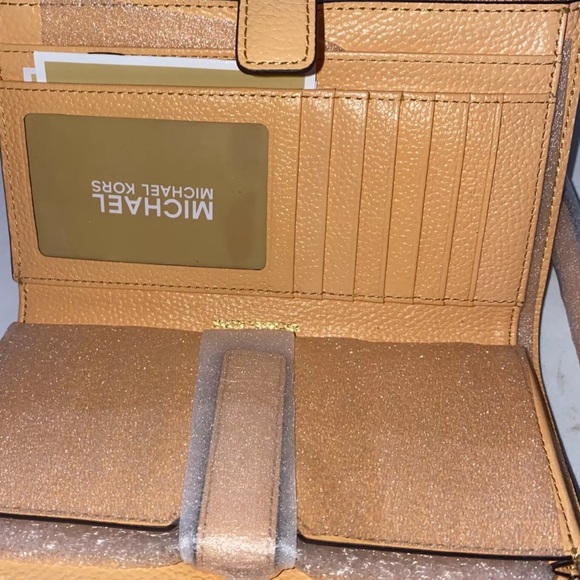 Michael Kors Jet Set Travel Double Zip Phone Wristlet Cantaloupe NWT - Picture 4 of 8